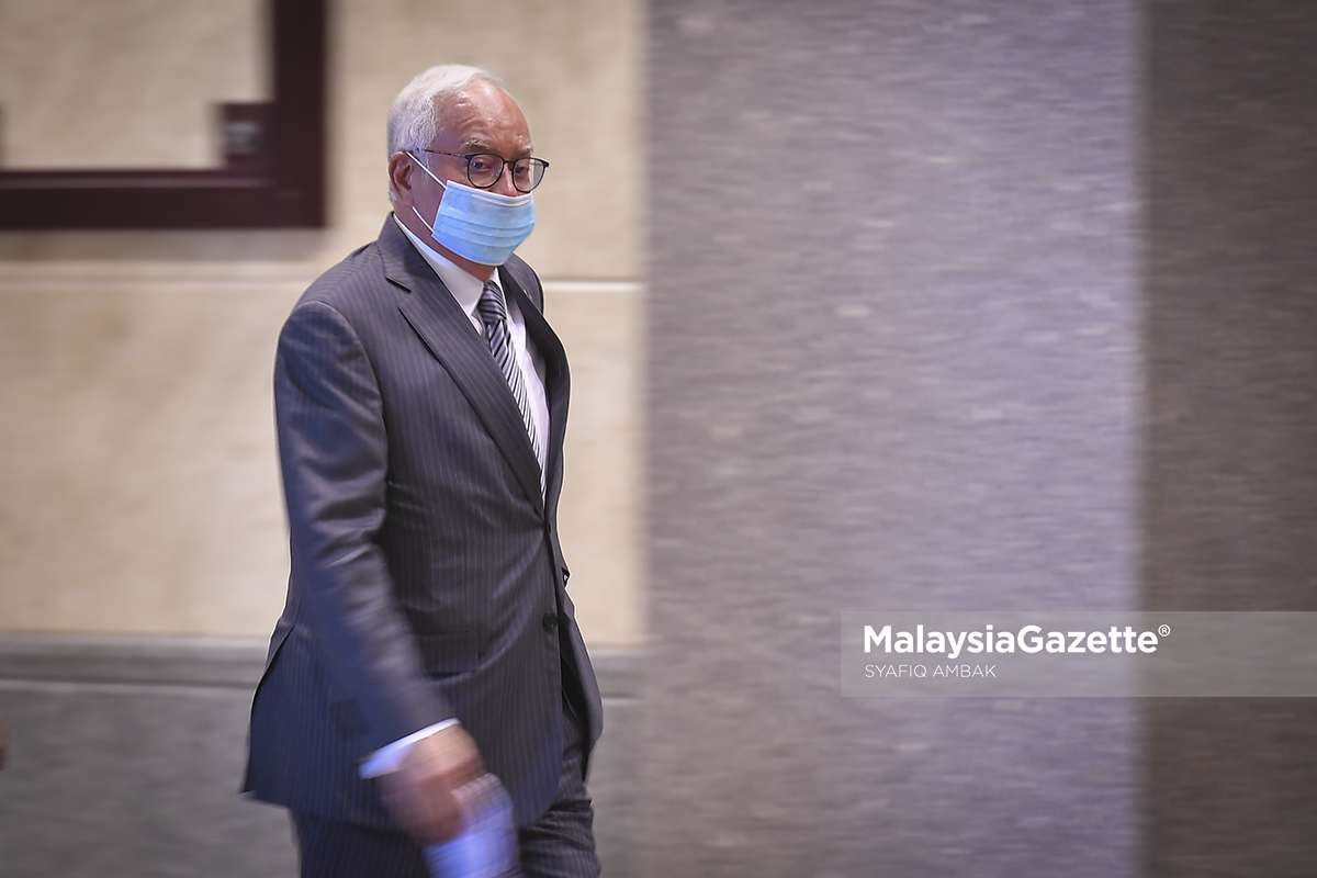 Former Prime Minister Datuk Seri Najib Tun Razak arrives at the Palace of Justice for the proceeding of his appeal to strike of conviction and sentence on money-laundering, power abuse and criminal breach of trust involving RM42 million belonging to SRC International Sdn Bhd. PIX: SYAFIQ AMBAK / MalaysiaGazette / 21 APRIL 2021.