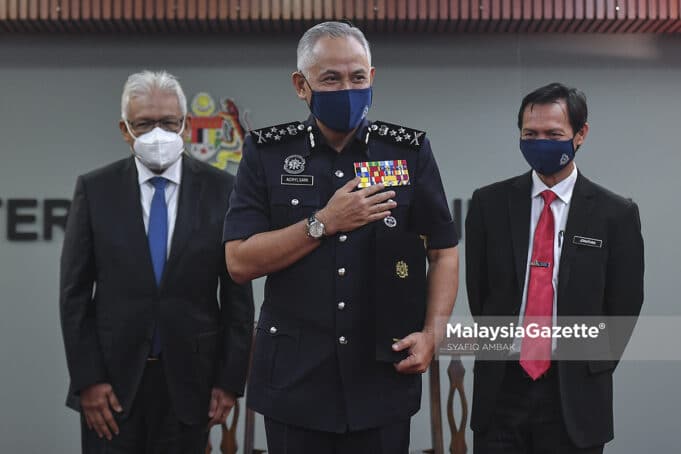 Datuk Seri Acryl Sani Abdullah (centre) has been appointed as the 13th Inspector-General of Police with effect of 4 May 2021. PIX: SYAFIQ AMBAK / MalaysiaGazette / 30 APRIL 2021.