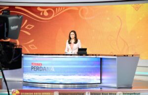 Tengku Permaisuri Norashikin sampaikan Berita Perdana sempena ulang tahun ke-75 RTM