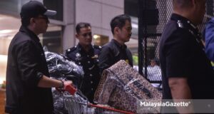 The items seized from residences related to former Prime Minister Datuk Seri Najib Razak. 1MDB money fund branded bags handbags Hermes Rosmah Mansor Najib Razak Nooryana Najwa Najib