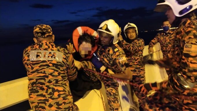 The Fire and Rescue Team saving a man who is trying to attempt suicide by jumping off the Penang Bridge into the sea. suicide Penang Bridge
