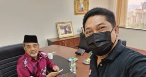 Rozairi Abdul Rahman, the media officer of Datuk Seri Tajuddin Abdul Rahman said that the Pasir Salak MP was in his office at Menara Dato Onn, as usual to carry out his duties for UMNO this morning. MACC arrest