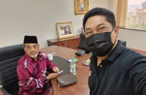 Rozairi Abdul Rahman, the media officer of Datuk Seri Tajuddin Abdul Rahman said that the Pasir Salak MP was in his office at Menara Dato Onn, as usual to carry out his duties for UMNO this morning. MACC arrest