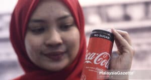 Israel Gaza Palestine employees supply chain (Picture for respresentational purposes only). Noor Syuhaina, showing a can of Coca-Cola. PIX: AFFAN FAUZI / MalaysiaGazette / 04 MARCH 2019 boycott