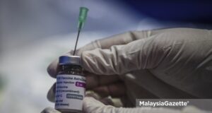 The registration for the second round of AstraZeneca vaccine will be opened at 12.00 pm this Sunday. PIX: MalaysiaGazette