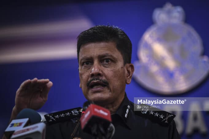 The Kuala Lumpur Police Chief, Datuk Azmi Abu Kassim at a news conference. PIX: HAZROL ZAINAL / MalaysiaGazette / 07 MAY 2021. roadblocks MCO KL Kuala Lumpur