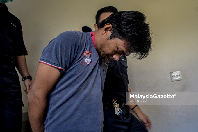 murder sodomy Mohamed Badruldin Mohamed The police escorting the suspect, who is also the husband of a baby sitter to the Petaling Jaya Court for sodomising a 9-month-old baby boy. PIX: AFFAN FAUZI / MalaysiaGazette / 12 MAY 2021
