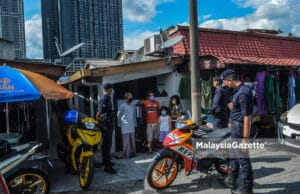 Jangkaan polis meleset, penduduk Sungai Besi patuh SOP