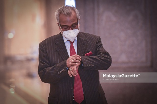 Lawyer, Tan Sri Muhammad Shafee Abdullah arrives at the Palace of Justice in Putrajaya for the hearing of SRC International Sdn Bhd trial involving his client, Datuk Seri Najib Tun Razak who is seeking to strike off the conviction against him over the misappropriation of RM42 million. PIX: SYAFIQ AMBAK / MalaysiaGazette / 18 MAY 2021.