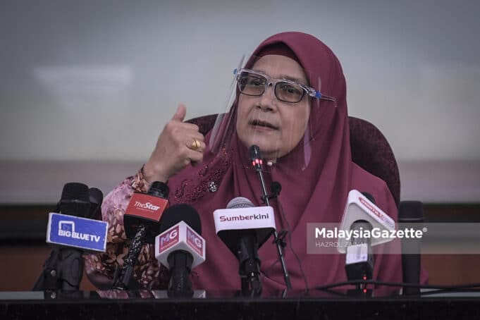 Permanent Chairperson of the Selangor State Public Health Committee, Dr. Siti Mariah Mahmud at a news conference on the current Covid-19 situation in Selangor. PIX: HAZROL ZAINAL / MalaysiaGazette / 19 MAY 2021. RM1,000 cash aid Covid-19 patients death