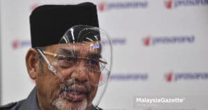 he Chairman of Prasarana Malaysia Berhad, Datuk Seri Tajuddin Abdul Rahman speaks to the media practitioners after monitoring the situation at the KLCC LRT Station following an accident involving two LRTs from Gombak and Kelana Jaya. PIX: SYAFIQ AMBAK / MalaysiaGazette / 25 MAY 2021. train collision