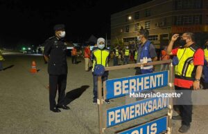 Sukarelawan khas bantu penduduk PKPD Jaya Gading