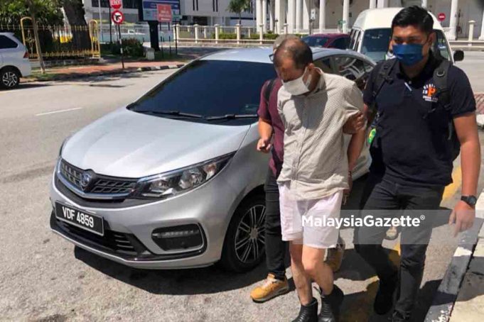 ran over The suspect who hit and killed a senior citizen while attempting to flee from the police inspection is remanded at the Penang Magistrate Court today.