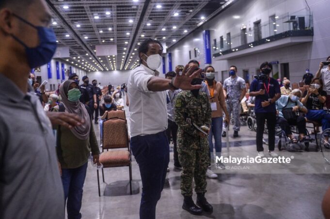 senior citizens Covid-19 vaccine Coordinating Minister of the National Covid-19 Immunisation Programme (PICK), Khairy Jamaluddin Abu Bakar at the vaccination centre of the Kuala Lumpur Convention Centre (KLCC). PIX: MOHD ADZLAN / MalaysiaGazette / 07 JUNE 2021