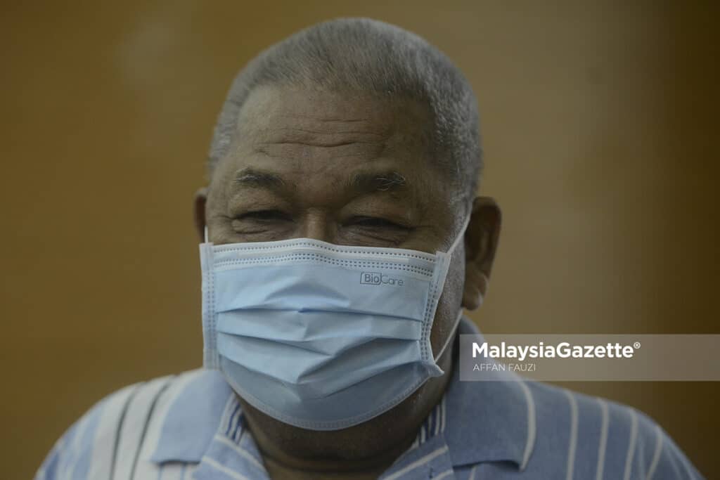 Temubual bersama warga emas, Ismail Harris selepas menerima suntikan vaksin jenis Sinovac di Hospital KPJ Tawakkal, Kuala Lumpur. Foto AFFAN FAUZI, 07 JUN 2021.