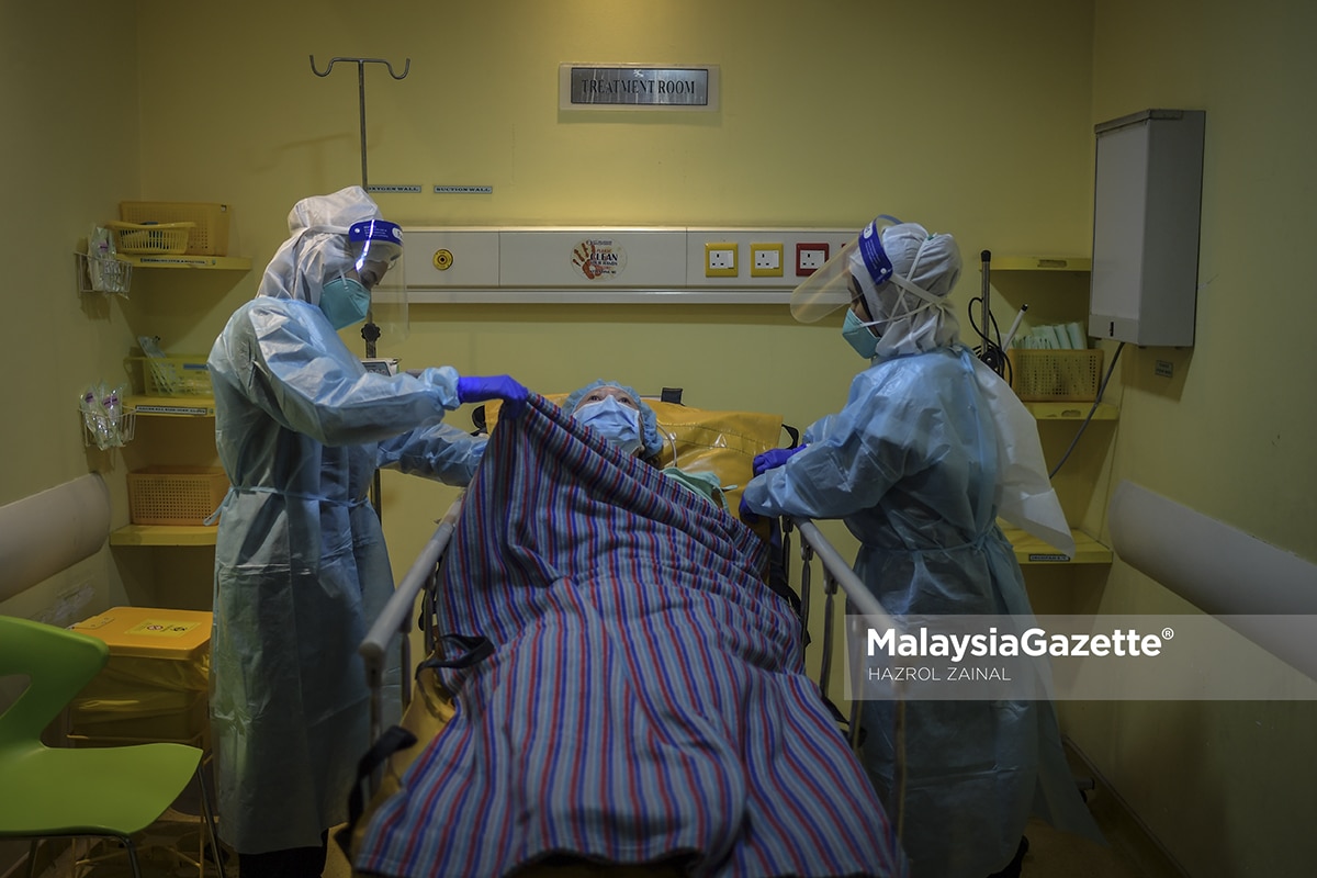 Pesakit terlantar terima suntikan vaksin di KPJ Selangor