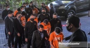 bribe Seven individuals including bank officers and staff are being remanded for seven more days beginning today to assist into an investigation on receiving gratification from personal loan borrowers between 2018 and 2020. PIX: MOHD ADZLAN / MalaysiaGazette / 15 JUNE 2021