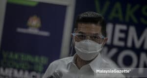 workplace cluster Senior Minister of International Trade and Industry (MITI), Datuk Seri Mohamed Azmin Ali at a news conference on Public-Private Partnership COVID-19 Industry Immunisation Programme (PIKAS) at Texas Instrument in Ampang, Selangor. PIX: AFFAN FAUZI / MalaysiaGazette / 16 JUNE 2021