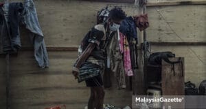 A foreign worker the workers dorm, at a construction site in Kuala Lumpur. PIX: HAZROL ZAINAL / MalaysiaGazette / 19 JUNE 2021. workers dormitory unfit for human Jalan Stonor