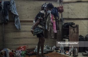 A foreign worker the workers dorm, at a construction site in Kuala Lumpur. PIX: HAZROL ZAINAL / MalaysiaGazette / 19 JUNE 2021. workers dormitory unfit for human Jalan Stonor