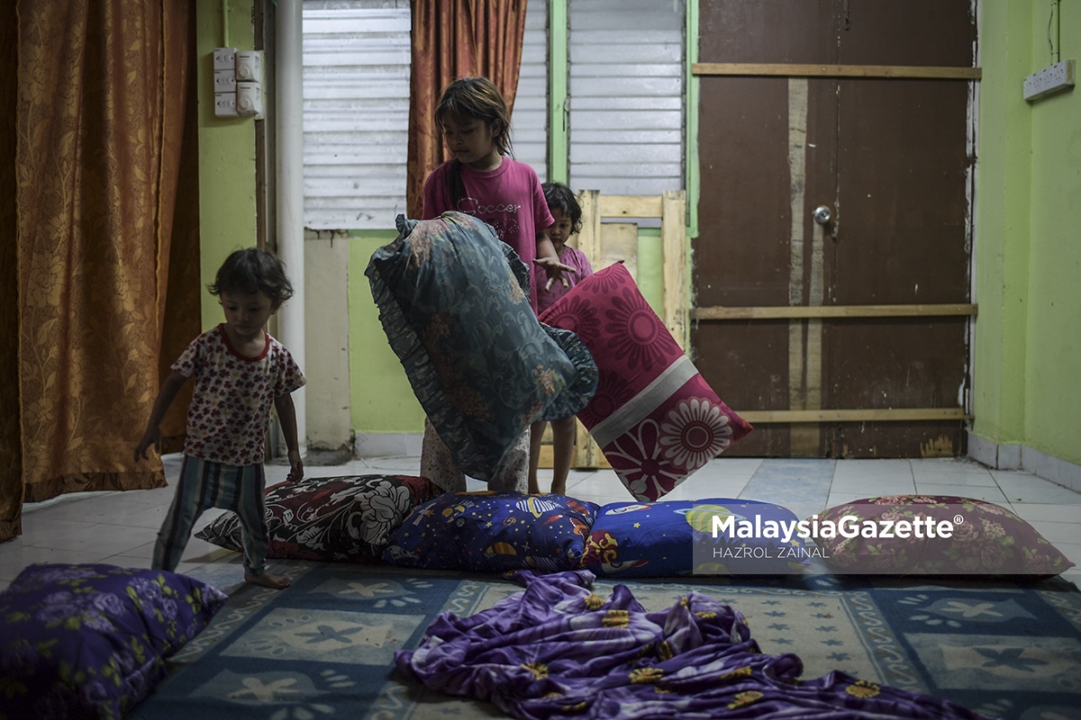 Bekas Pengaman Pbb Dan Keluarga Berteduh Di Rumah Transit