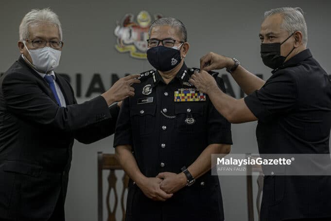 The Director of Logistics and Technology Department of Bukit Aman, Datuk Seri Mazlan Lazim has been appointed as the new Deputy Inspector-General of Police with effect of today.