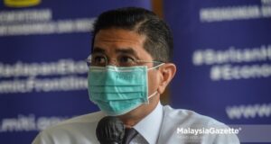 Senior Minister of International Trade and Industry, Datuk Seri Mohamed Azmin Ali speaks to the media after visiting the vaccination centre at the Setia City Convention Centre in Setia Alam, Selangor under the Public-Private Partnership Covid-19 Industry Immunisation (PIKAS) programme. PIX: MOHD ADZLAN / MalaysiaGazette / 28 JUNE 2021. economic sector Covid-19