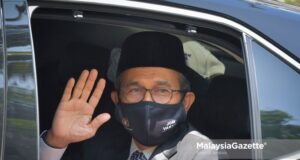 Deputy Speaker of Dewan Rakyat, Datuk Mohd Rashid Hasnon leaves Istana Negara after having an audience with Yang di-Pertuan Agong Al-Sultan Abdullah Ri'ayatuddin Al-Mustafa Billal Shah. PIX: SYAFIQ AMBAK / MalaysiaGazette / 29 JUNE 2021