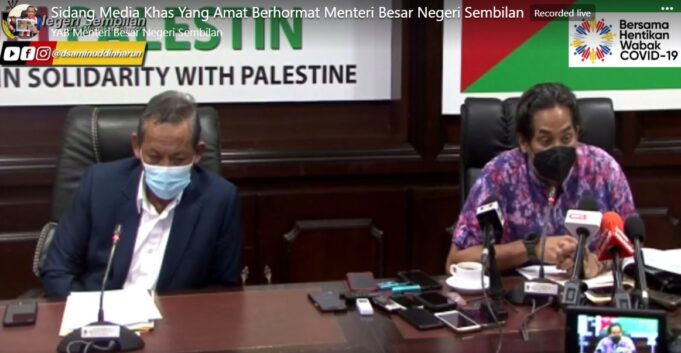 Sidang media bersama Menteri besar Negeri Sembilan Datuk Seri Aminuddin Harun dan Menteri Sains, Teknologi dan Inovasi (MOSTI), Khairy Jamaluddin.