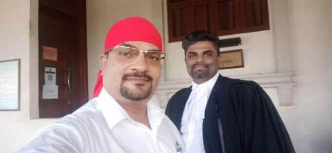 Andy Sengiah bersama peguam, R Balamurali