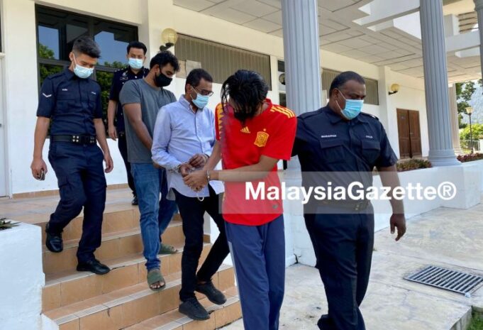  Police escort Datuk Seri (centre), his son (front) and a staff from his company to the Balik Pulau Court in Penang over RM304 million of Criminal Breach of Trust (CBT). NAR Trading investment scam
