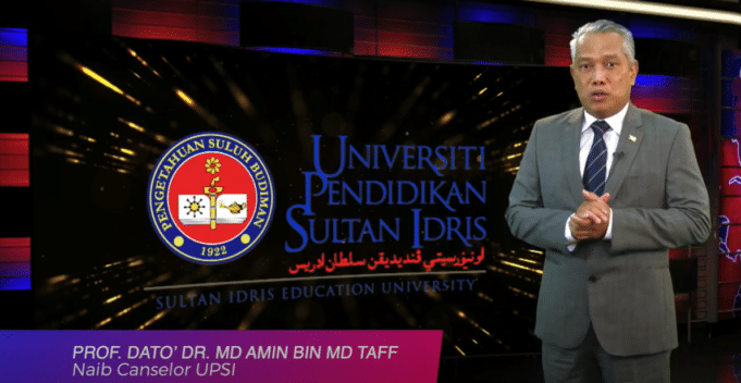 Foto 1- Prof Md Amin melancarkan portal Pustaka