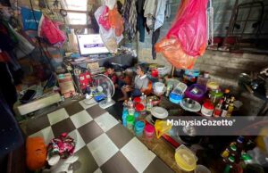 Empat beranak berteduh di bengkel rayu bantuan