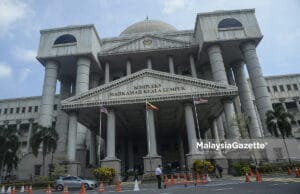 Mahkamah arah timbalan pengarah SKMM bela diri tuduhan rasuah