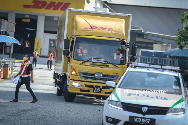 The convoy transporting the newly arrived Pfizer BioNTech Covid-19 vaccine contributed by the United States of America to vaccination centres around the Klang Valley.     PIX: HAZROL ZAINAL / MalaysiaGazette / 5 JULY 2021.