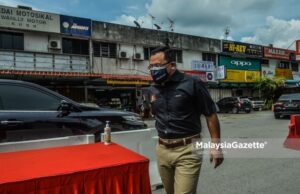 Menteri Besar of Selangor, Datuk Seri Amirudin Shari visits the Taman Murni residential area following the Enhanced Movement Control Order (EMCO) in Sepang, Selangor. PIX: MOHD ADZLAN / MalaysiaGazette / 09 JULY 2021 Phase 2 National Recovery Plan PPN Phase 1