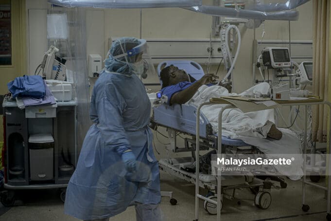 (Picture for representational purposes only). Covid-19 patients are being treated at the Tengku Ampuan Rahimah Hospital at Klang, Selangor. PIX: AFFAN FAUZI / MalaysiaGazette / 11 JULY 2021.