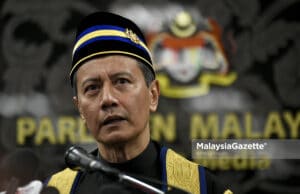 resignation resign Speaker of Dewan Rakyat, Datuk Azhar Azizan Harun. Perikatan Nasional PN majority support Muhyiddin face mask MP Members of Parliament MPs