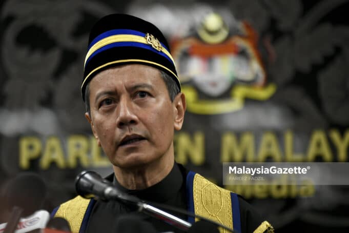 resignation resign Speaker of Dewan Rakyat, Datuk Azhar Azizan Harun. Perikatan Nasional PN majority support Muhyiddin face mask MP Members of Parliament MPs