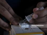 Covid-19 leaps to 7,234 cases today Covid-19 cases infections screening Ahmad Adam Mohd Rozain, 33, using the RTK-Ag Covid-19 self-test kit to at his house in Section 2, Wangsa Maju, Kuala Lumpur. PIX: SYAFIQ AMBAK / MalaysiaGazette / 23 JULY 2021. Covid-19 cases