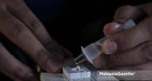 Covid-19 cases infections screening Ahmad Adam Mohd Rozain, 33, using the RTK-Ag Covid-19 self-test kit to at his house in Section 2, Wangsa Maju, Kuala Lumpur. PIX: SYAFIQ AMBAK / MalaysiaGazette / 23 JULY 2021. Covid-19 cases