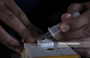 Covid-19 cases infections screening Ahmad Adam Mohd Rozain, 33, using the RTK-Ag Covid-19 self-test kit to at his house in Section 2, Wangsa Maju, Kuala Lumpur. PIX: SYAFIQ AMBAK / MalaysiaGazette / 23 JULY 2021. Covid-19 cases