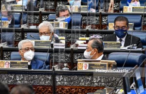 Ahli Parlimen UMNO kekal duduk di blok kerajaan