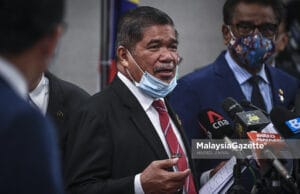 Bekas Menteri Pertahanan, Mohamad Sabu bercakap pada sidang media mengenai pendedahan senarai 101 projek rundingan terus oleh Tengku Datuk Seri Zafrul Abdul Aziz di Bangunan Parlimen, Kuala Lumpur. foto HAZROL ZAINAL, 27 OGOS 2020.