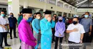 Deputy Prime Minister visits the Dewan Jubli Perak Covid-19 vaccination centre in Kuantan, Pahang. interstate travel Aidilfitri Cluster Covid-19 Hari Raya Haji Hari Raya Aidiladha inter-district travel