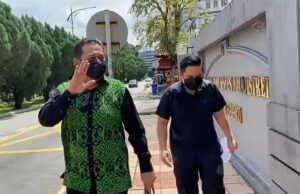Aktivis NGO pamer darjah kebesaran Sultan Perak tanpa kebenaran didakwa