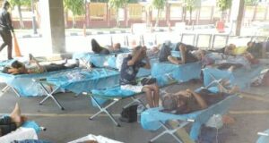 The viral picture of patients waiting on portable beds outside the in Tengku Ampuan Rahimah Hospital (HTAR)