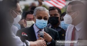 The Member of Parliament (MP) of Langkawi, Tun Dr Mahathir Mohamad joined the MPs of the opposition in an assembly at the Dataran Merderka before marching towards Jalan Parlimen in a demonstration after they were denied from entering the Parliament. PIX: HAFIZ SOHAIMI / MalaysiaGazette / 02 AUGUST 2021