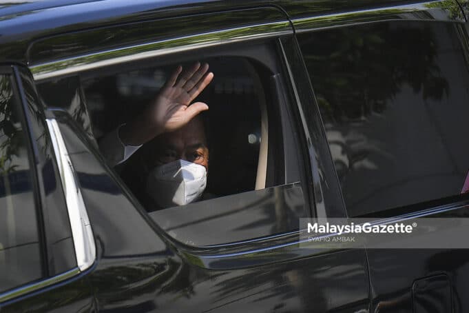 Prime Minister Tan Sri Muhyiddin Yassin waves to the photographers as he leaves his house in Bukit Damansara, Kuala Lumpur. PIX: SYAFIQ AMBAK / MalaysiaGazette / 03 AUGUST 2021.