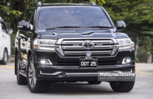 Seorang menteri datang rumah PM petang ini